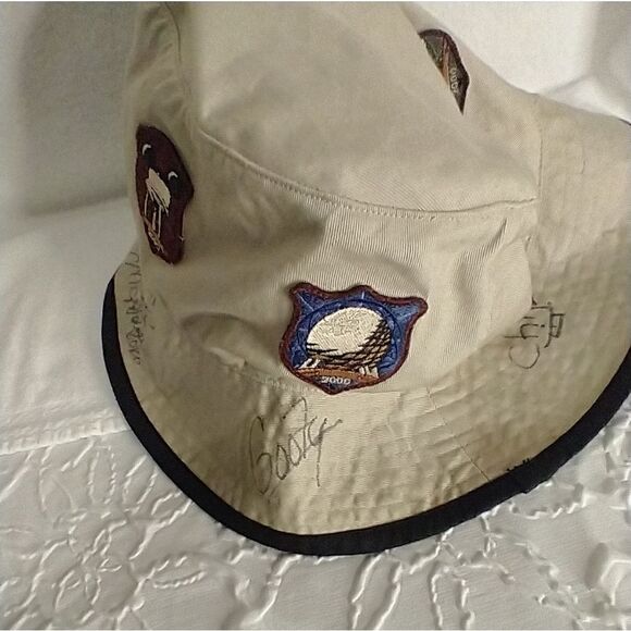 2000 Disneyworld Bucket Hat - Picture 10 of 11